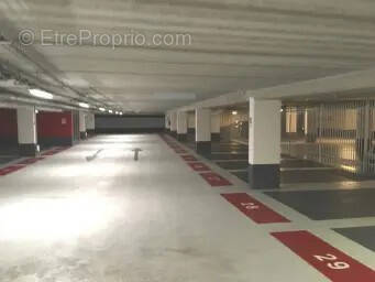 Parking à PARIS-16E