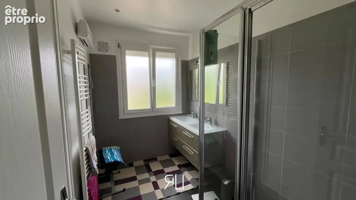 Maison sur sous-sol, 5 chambres - photo 3