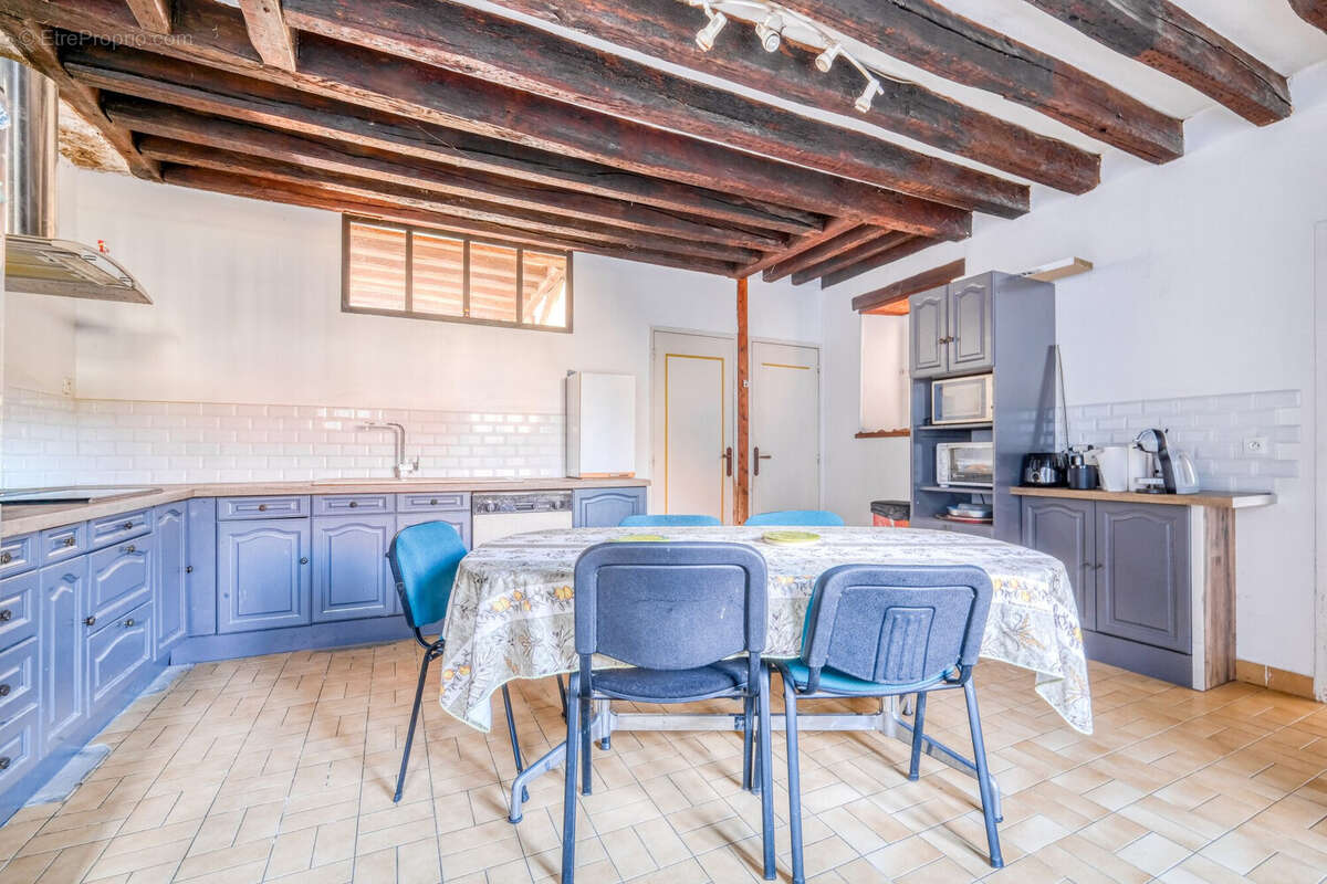 Maison à PEROY-LES-GOMBRIES