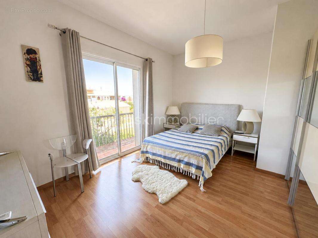 Valras-Plage – Superbe maison T6 de 190 m² avec piscine chauffée et garage sur terrain de 278 m2 - photo 17
