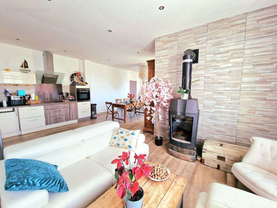 Marseille 12ème - Bas de villa T3 à vendre - 2 chambres - - Maison à MARSEILLE-12E