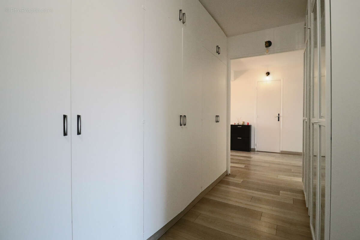 Appartement à LES PAVILLONS-SOUS-BOIS