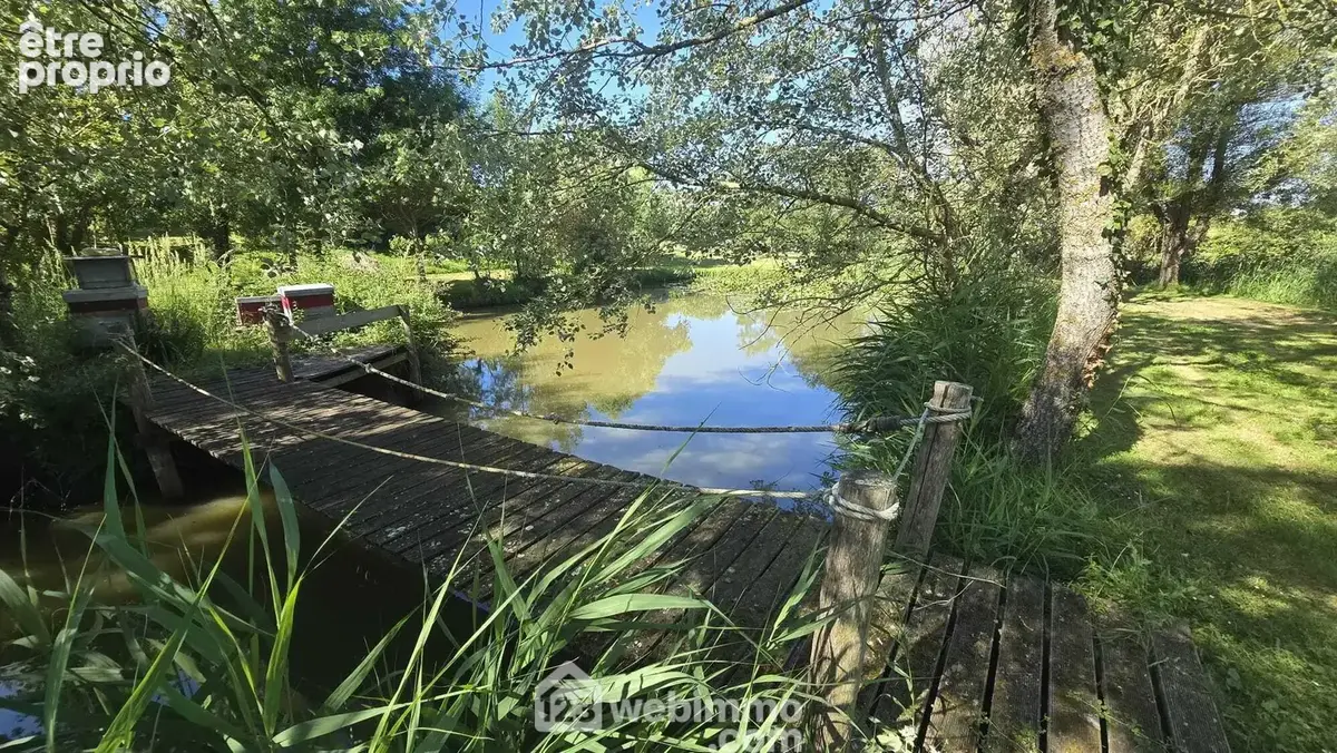 Plan d'eau privatif.
