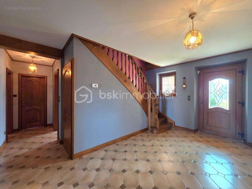 Maison spacieuse de 180 m² située dans un cadre verdoyant et paisible - photo 11