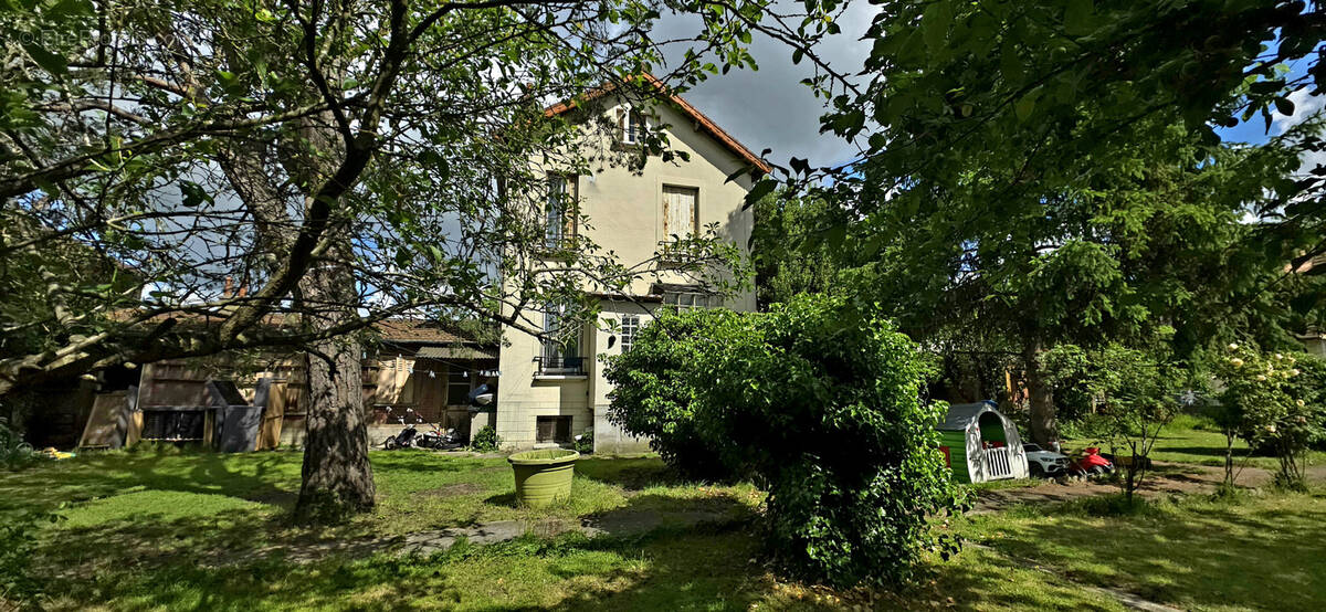 Maison à TREMBLAY-EN-FRANCE