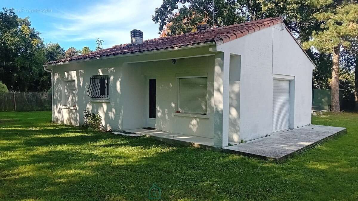Petite maison sur grand terrain constructible à Saint Palais sur Mer - photo 4