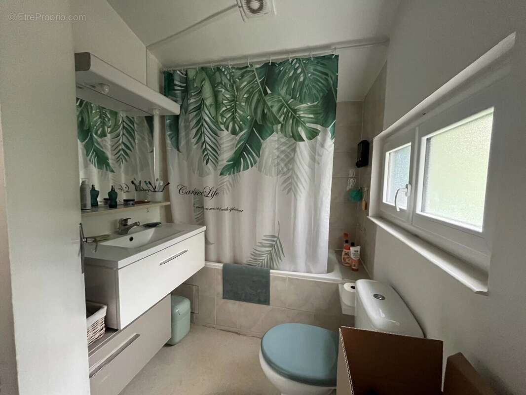 Maison à DAMPIERRE-EN-YVELINES