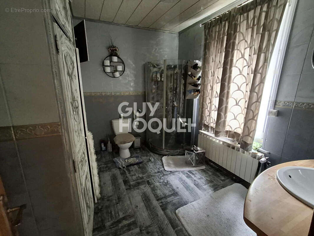 Maison à CRECY-SUR-SERRE