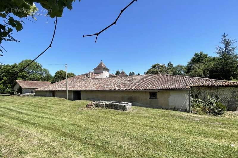 Maison à BARBEZIEUX-SAINT-HILAIRE