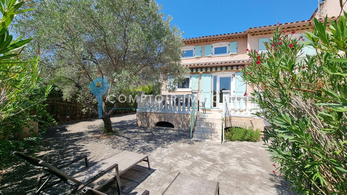 VAR (83) - À VENDRE - VIDAUBAN - Villa 3 chambres dans un domaine hôtelier sécurisé - photo 11