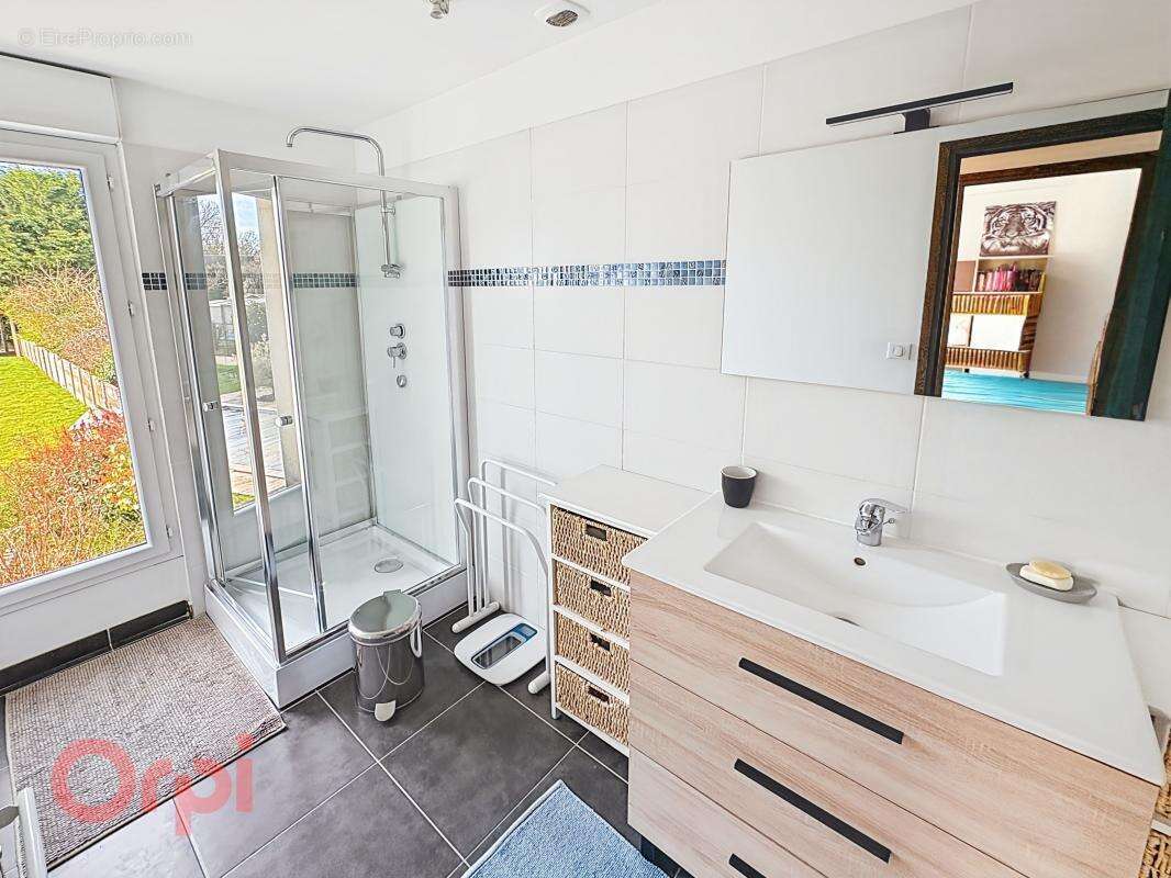 Maison à DUN-LE-POELIER