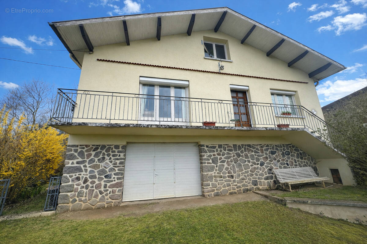 Maison à CELLES-SUR-DUROLLE