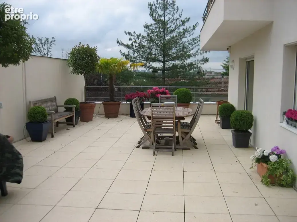 Appartement 140 m² à Suresnes  - photo 2