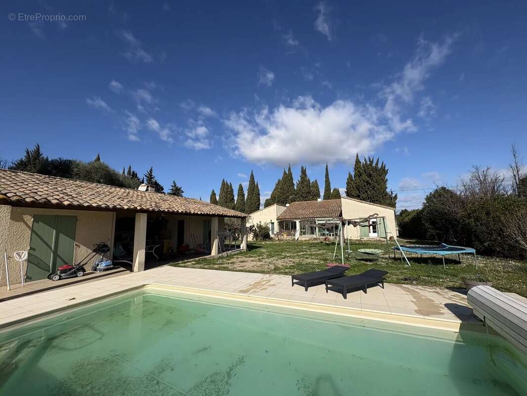 Maison à FONTVIEILLE