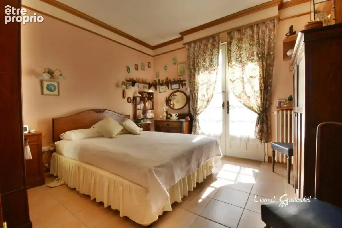 Périgourdine idéalement située 5 chambres sur un beau terrain Paysager à Pineuilh (33) - photo 12
