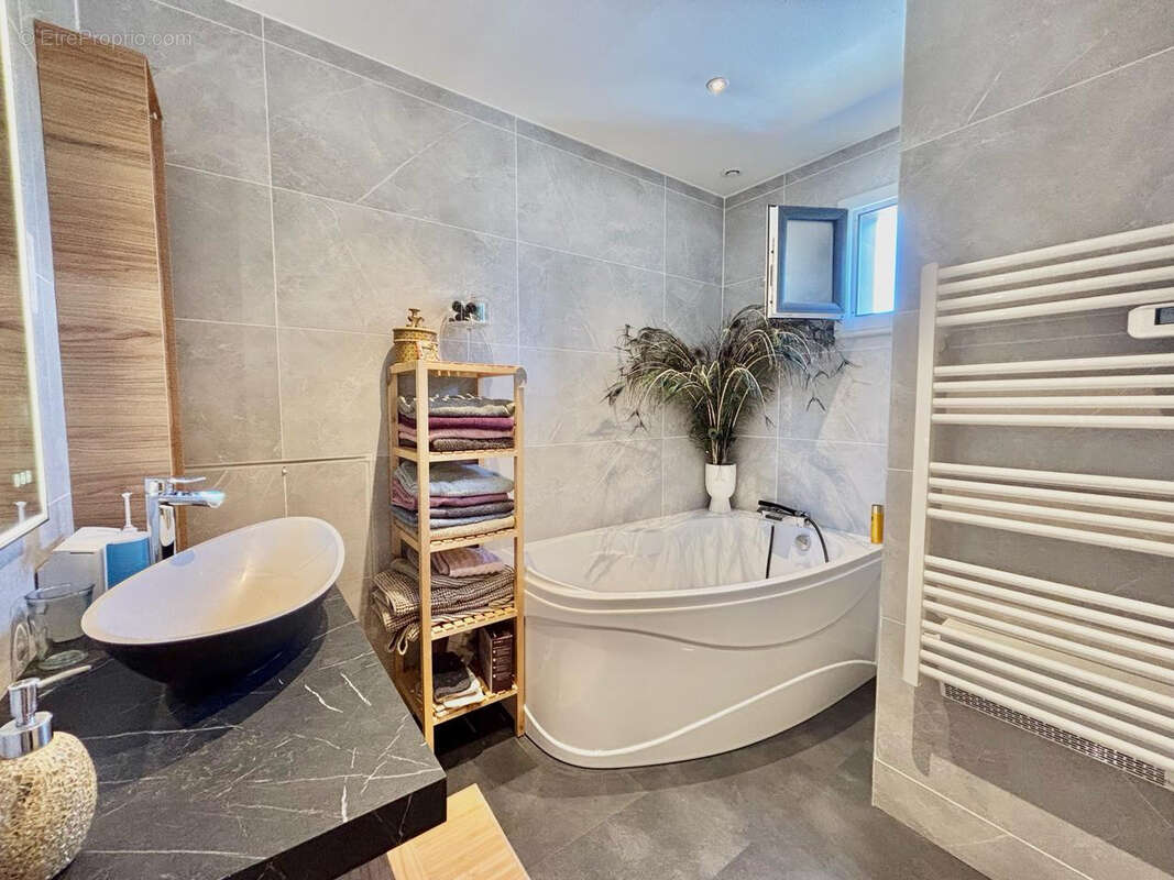 Belle maison t5 avec piscine - st cyr sur loire - quartier gruette - photo 10