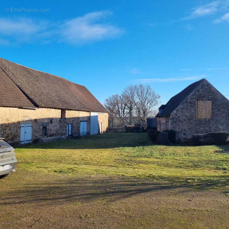Ancien corps de ferme dans petit hameau calme ! - photo 11