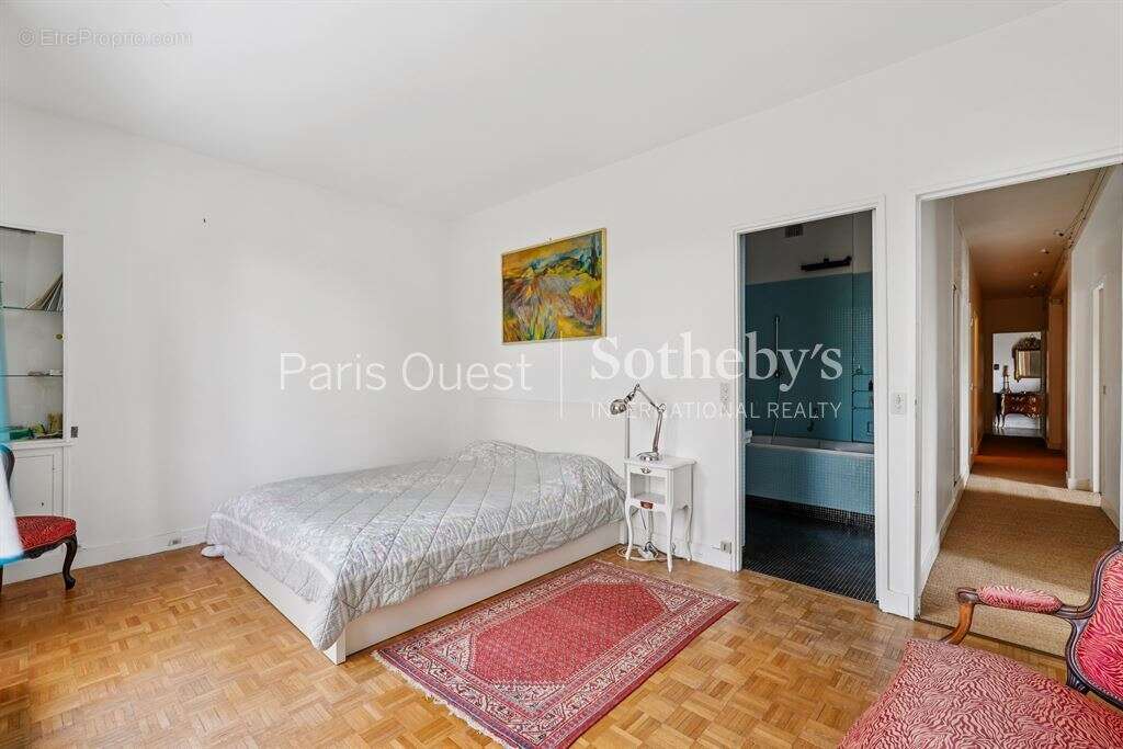 Appartement à NEUILLY-SUR-SEINE