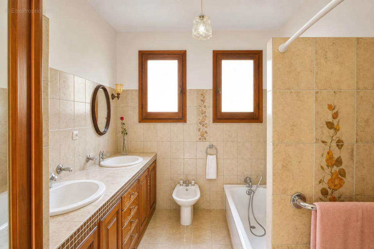 Maison spacieuse avec appartement à Pont-du-Casse - photo 7