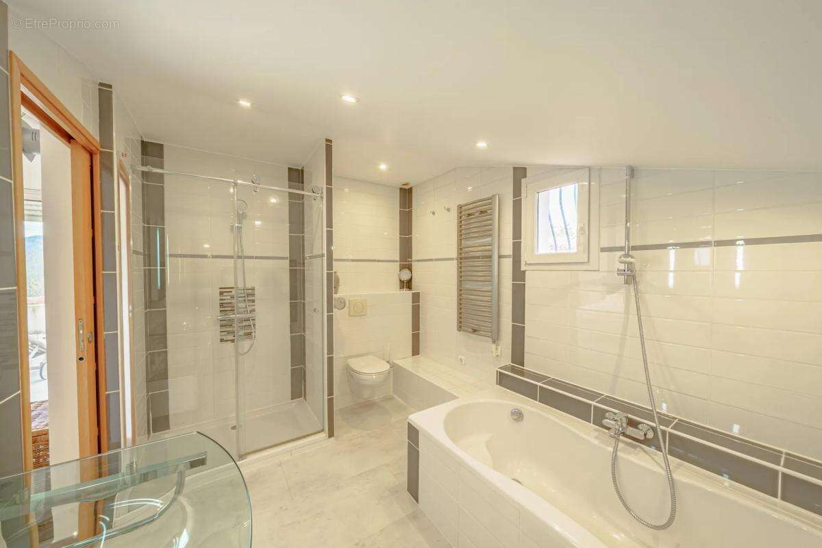 Maison à SAINT-VICTORET