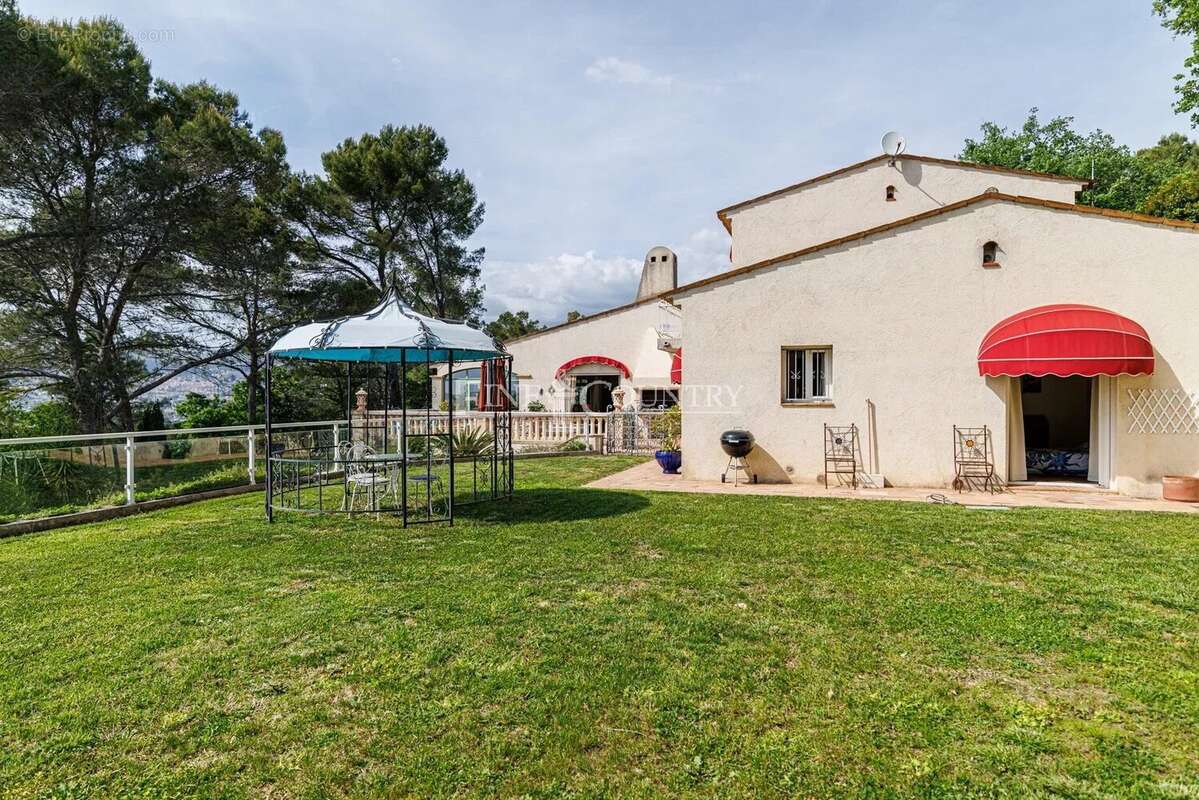 Maison à MOUANS-SARTOUX