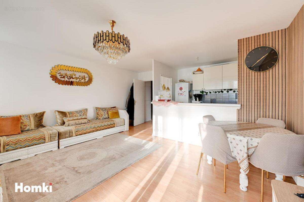 Appartement à LES PAVILLONS-SOUS-BOIS