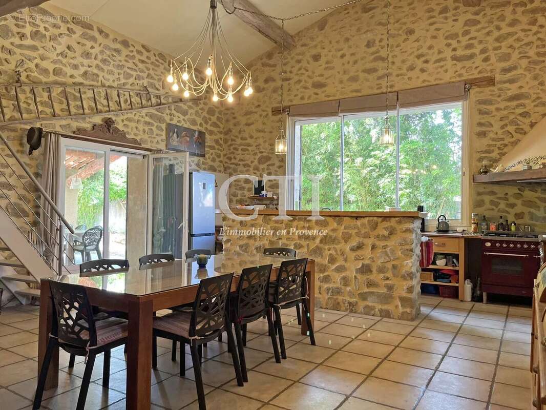 Maison à VAISON-LA-ROMAINE