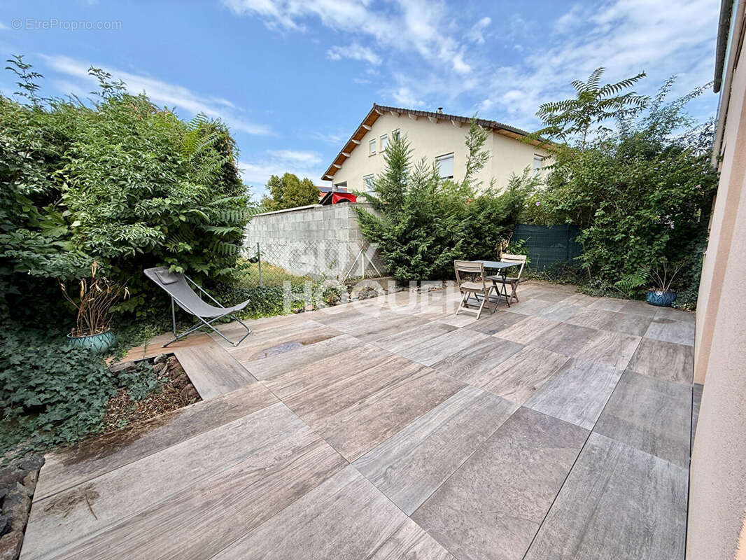 AULNAT- Maison 104 m2, garage et terrasse - photo 2