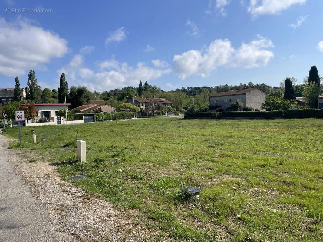 Terrain à MONTELEGER