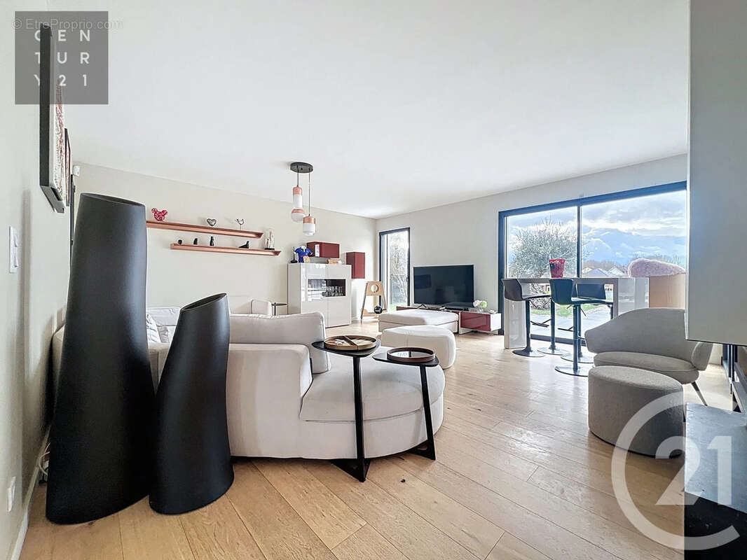 Maison à LA CHAPELLE-SAINT-LUC