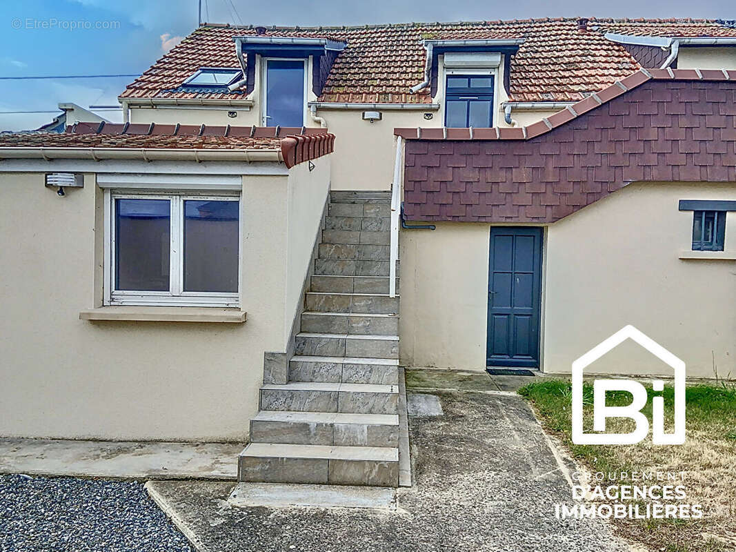 BERNIERES SUR MER - Ensemble immobilier de 7 logements - photo 2