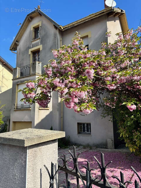 A VENDRE- Rare sur le secteur; Maison de caractère à JARNY-Dépendance aménagée de 41 m2 et parc de 18 ares. - photo 3