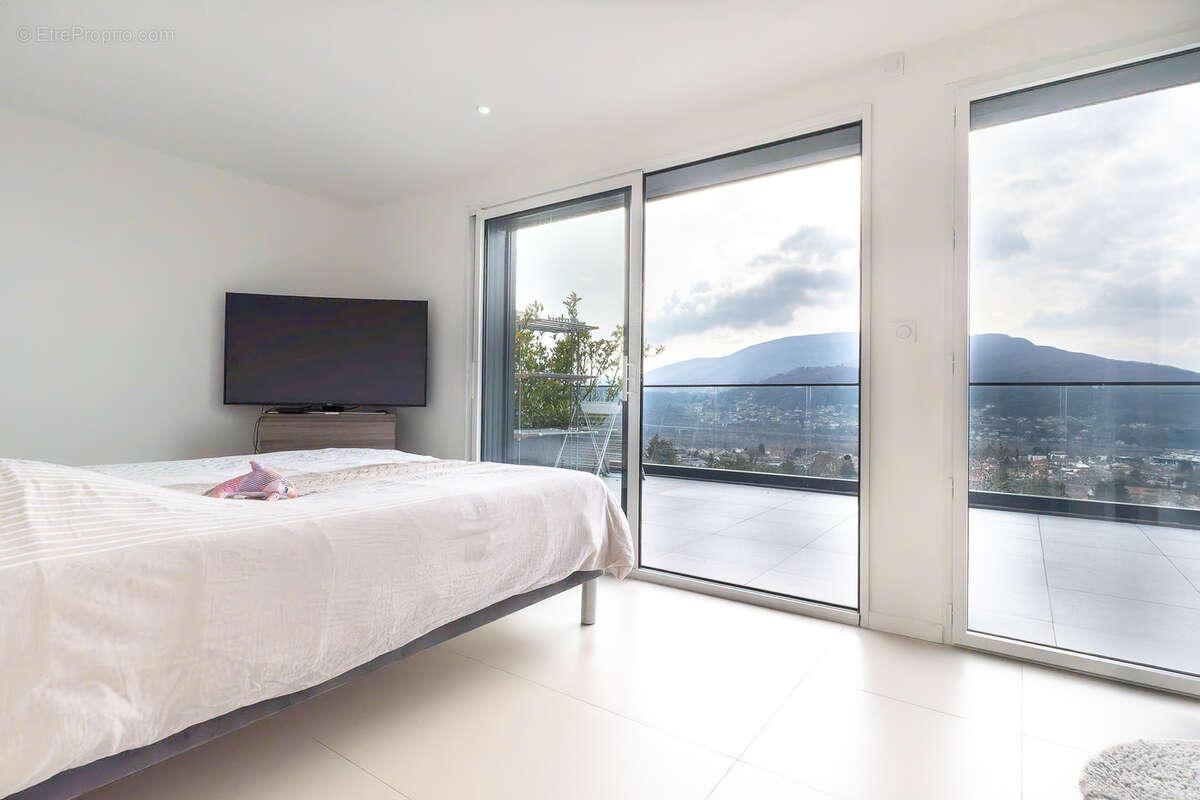 Maison à VETRAZ-MONTHOUX