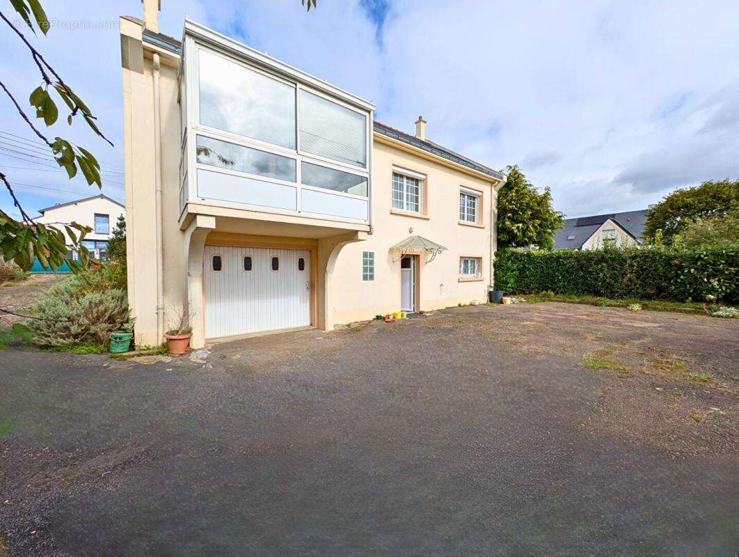 Maison à SAINTE-LUCE-SUR-LOIRE