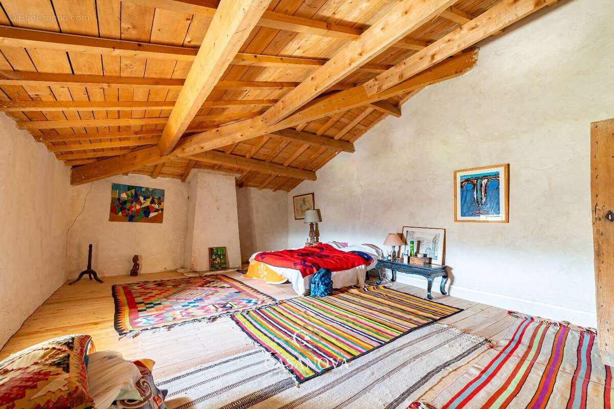 Maison à LUSSAN