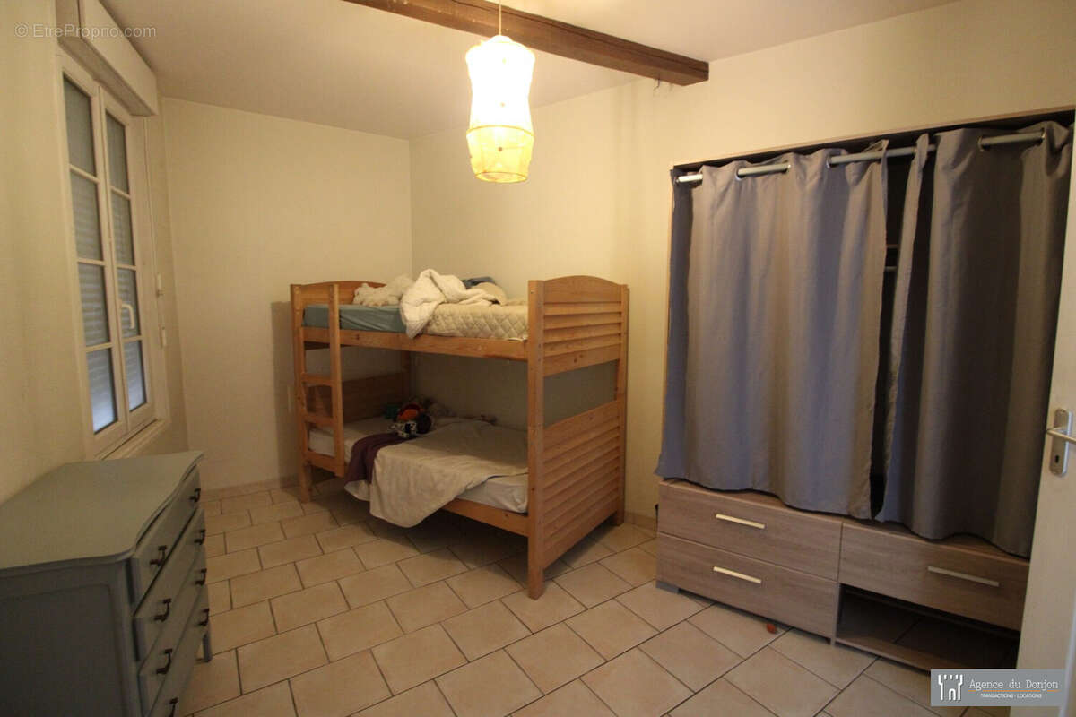Appartement 136 m² à Pons  - photo 3
