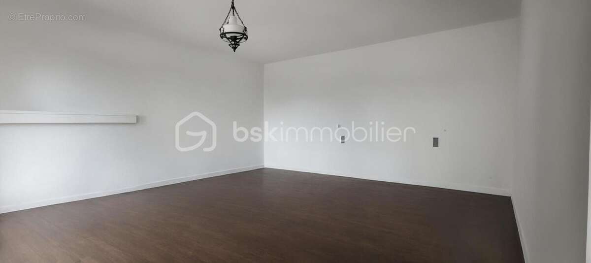 Maison à FONTENILLE-SAINT-MARTIN-D'ENTRAIGUES