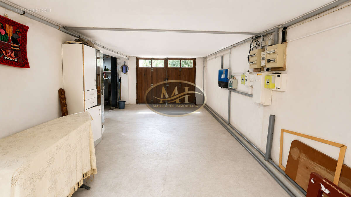 Maison familiale T5   134,5 m2   Dépendance / Studio - Martigues - photo 13