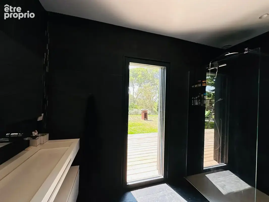 Villa d'architecte- Béziers - 5 pièces - 153.5 m² - sur 2061 mm² de terrain - photo 11