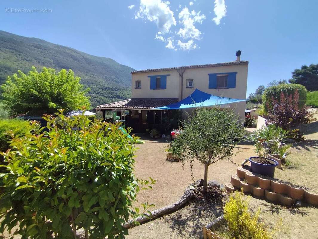 Maison à PUGET-THENIERS