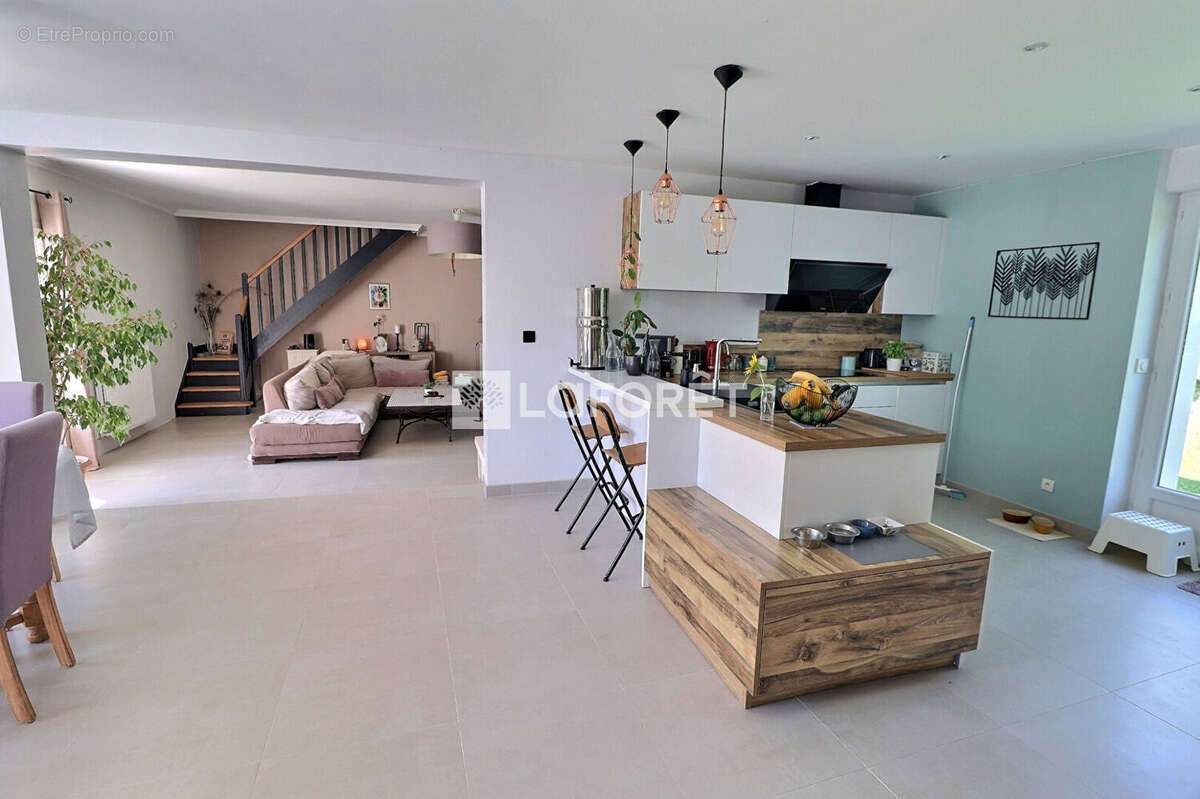 Maison à LA CHAPELLE-LA-REINE