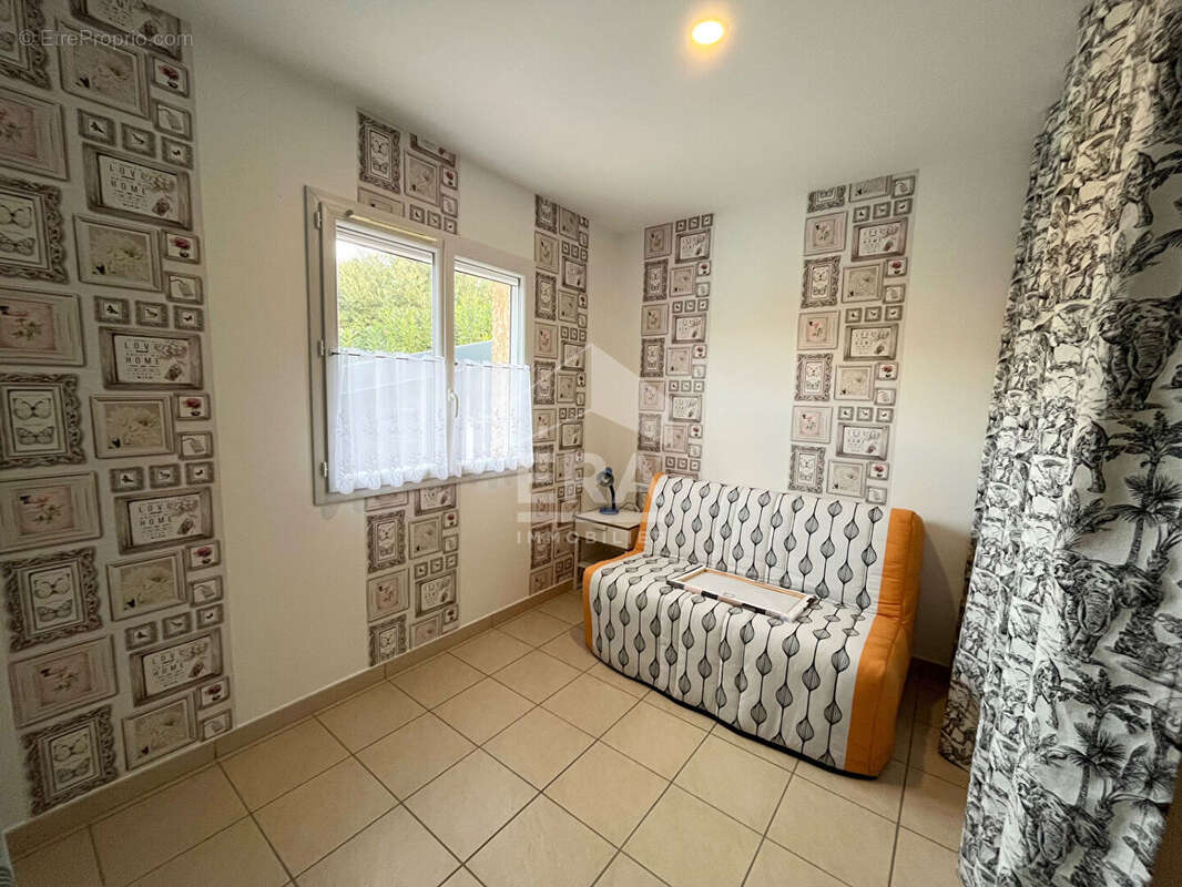 Maison à SAINT-LAURENT-DE-LA-SALANQUE