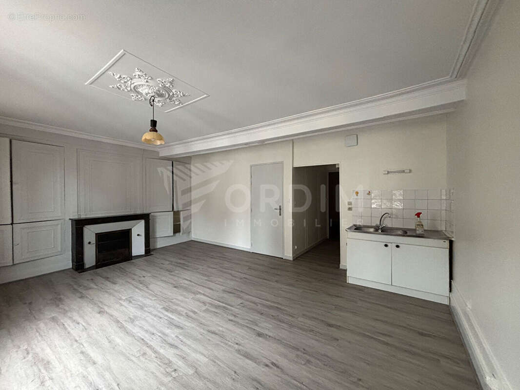 Appartement à EPINEUIL