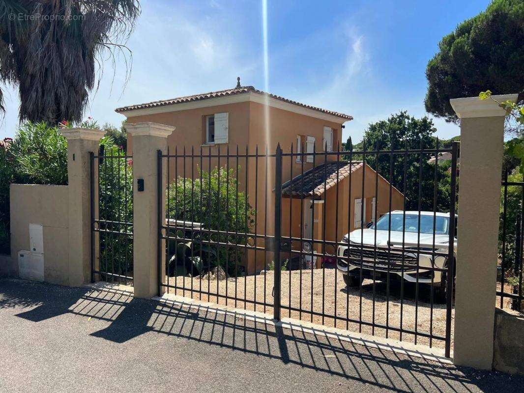 Maison à ROQUEBRUNE-SUR-ARGENS