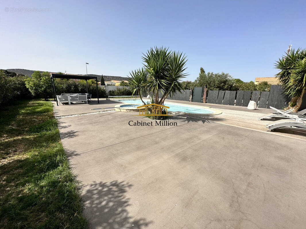 Appartement à VIC-LA-GARDIOLE