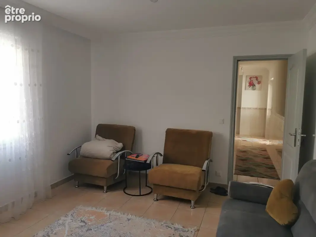 Maison de 2007 avec quatre chambres et un bureau - photo 9