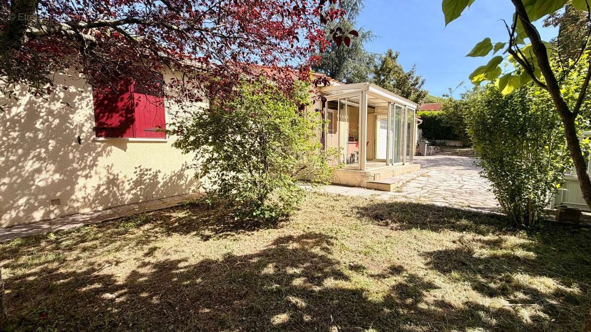 Maison de plain-pied 3 chambres avec jardin paysagé de 730m² et double vérandas - photo 2
