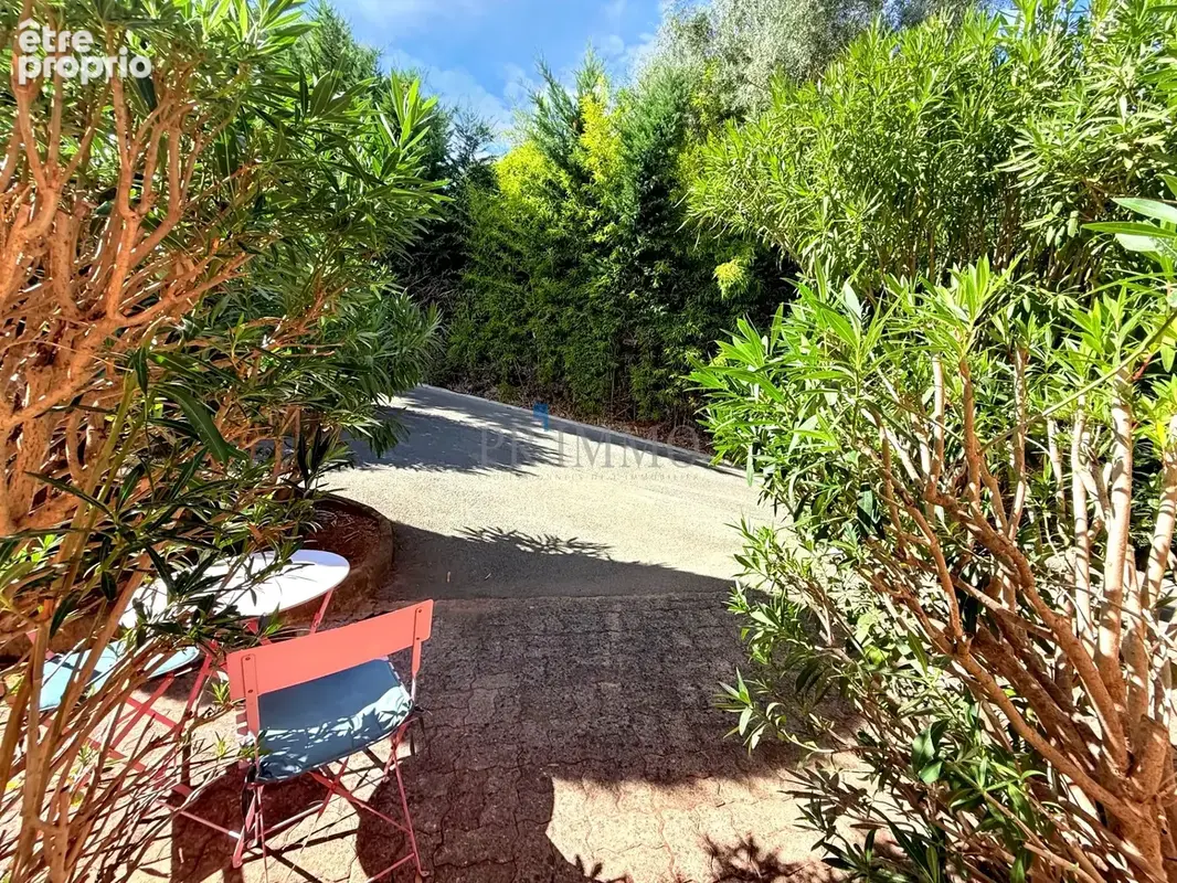 Sainte-Maxime   Appartement de 23,35 m2 au rez-de-chaussée, aperçu mer, terrasse belle vue piscine, parking - photo 5