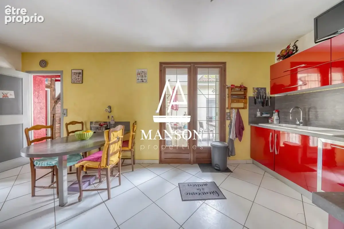 Maison 200 m² à Sainte-Eulalie  - photo 2