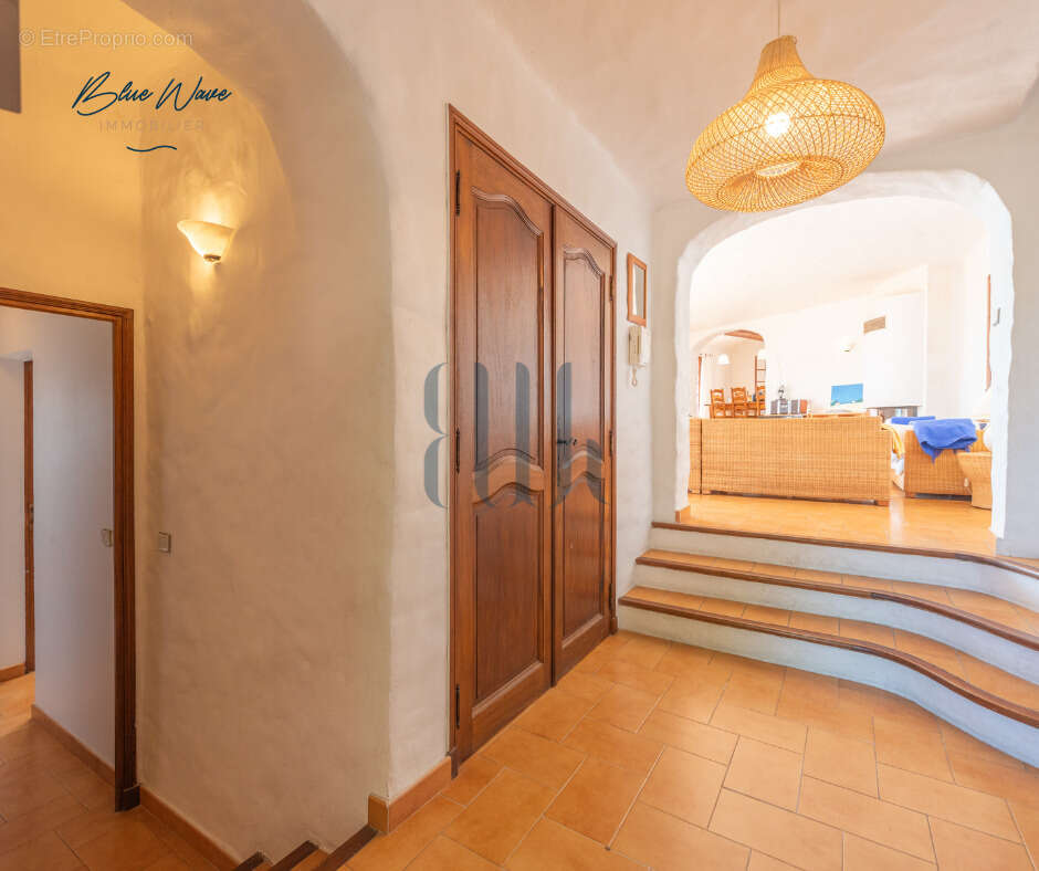 Maison à ROQUEBRUNE-SUR-ARGENS